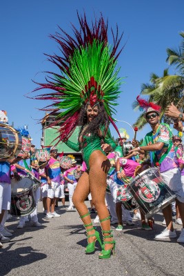 Danseuse de samba durant un carnaval, Rio de Janeiro (Crédit : Sébastien Walkowiak /Quimbaya Tours)
